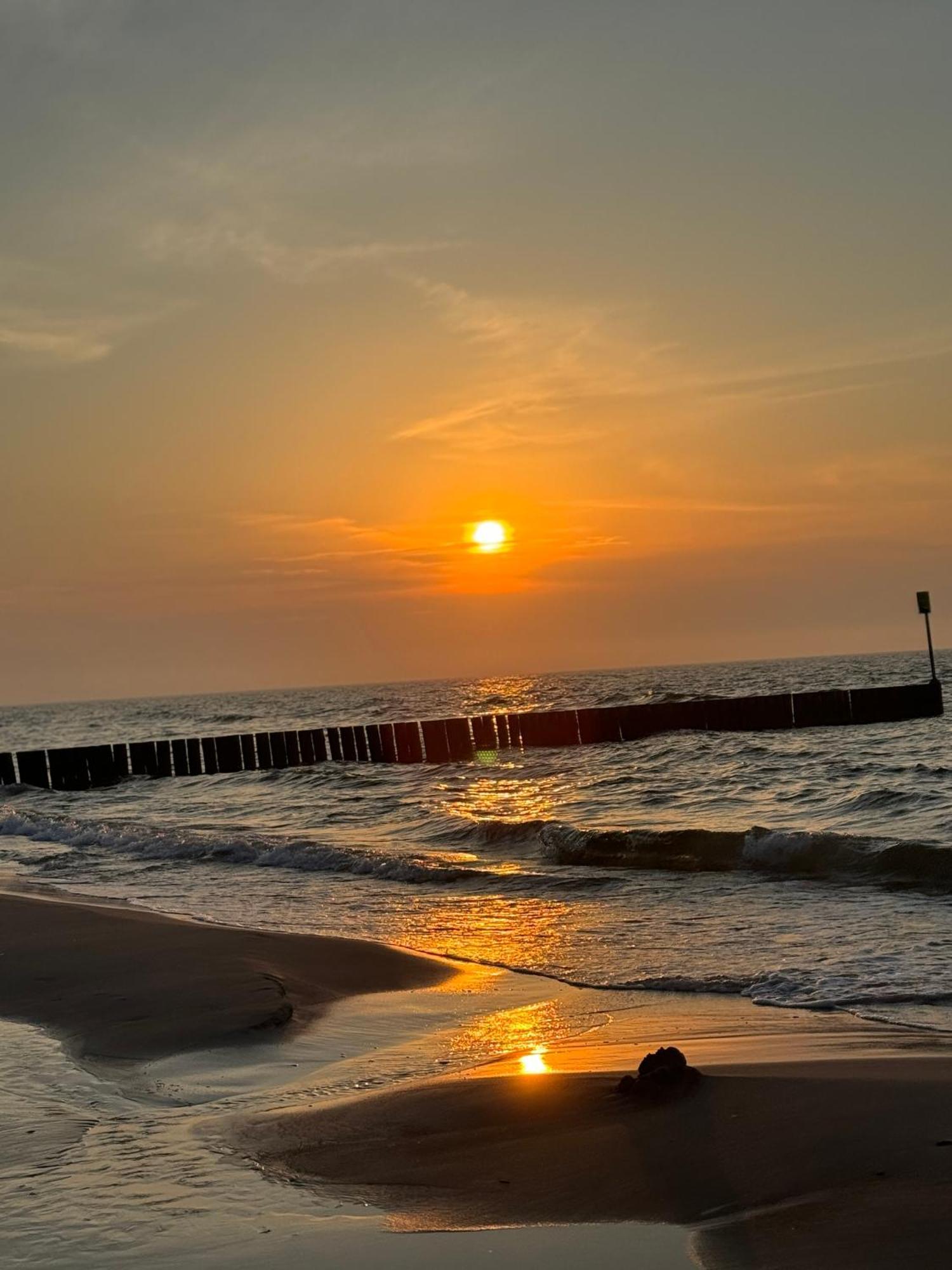 4Summer Kolobrzeg Apartamenty White Blue Sauna & Fitness & Parking 100 Metrow Do Pieknej Szerokiej Piaszczystej Plazy, Wspanialy Widok Z Duzego Tarasu! 100 Meter Zu Einem Schoenen Breiten Sandstrand, Herrliche Aussicht Von Einer Grossen Terrasse! 外观 照片