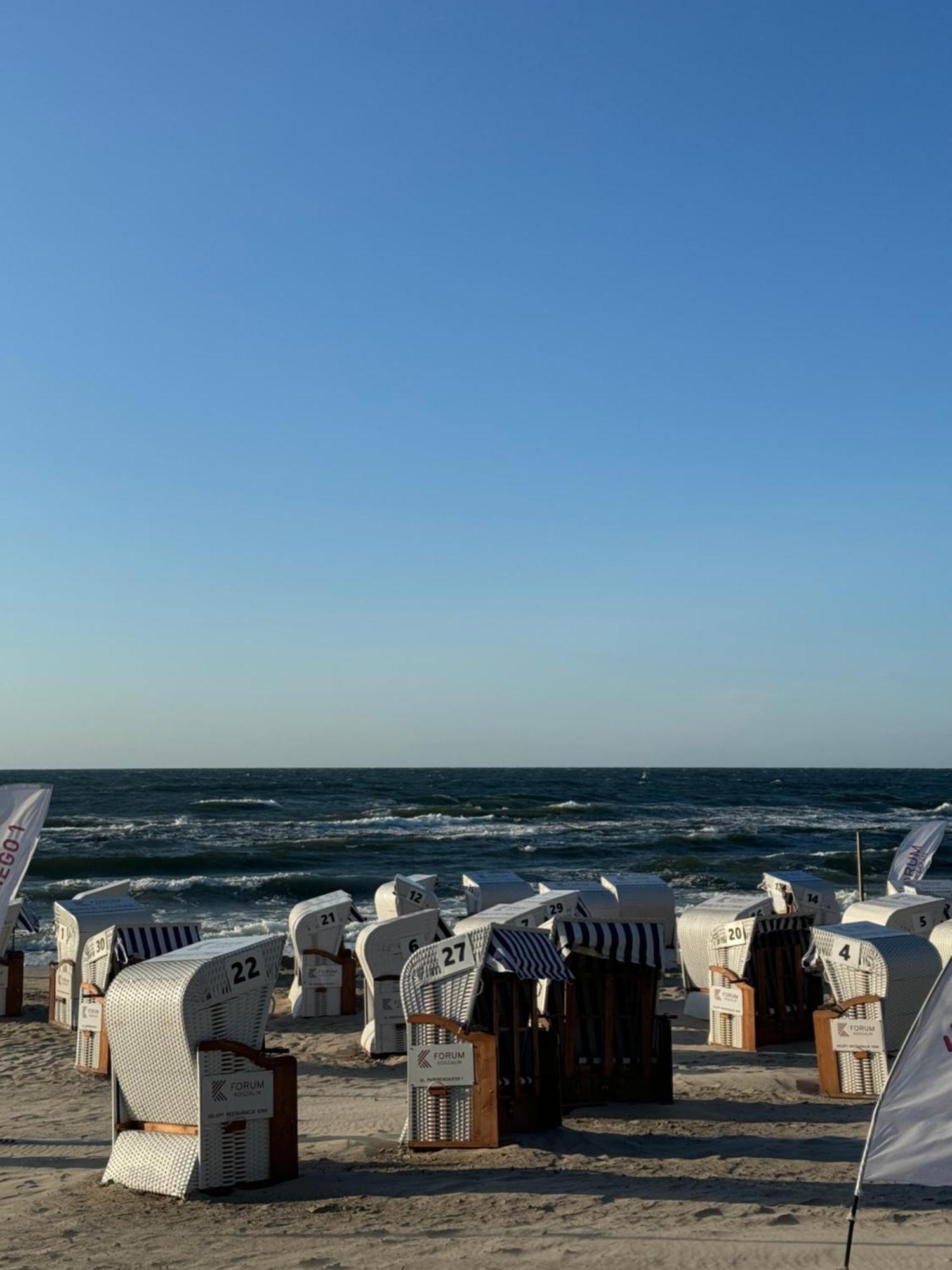 4Summer Kolobrzeg Apartamenty White Blue Sauna & Fitness & Parking 100 Metrow Do Pieknej Szerokiej Piaszczystej Plazy, Wspanialy Widok Z Duzego Tarasu! 100 Meter Zu Einem Schoenen Breiten Sandstrand, Herrliche Aussicht Von Einer Grossen Terrasse! 外观 照片